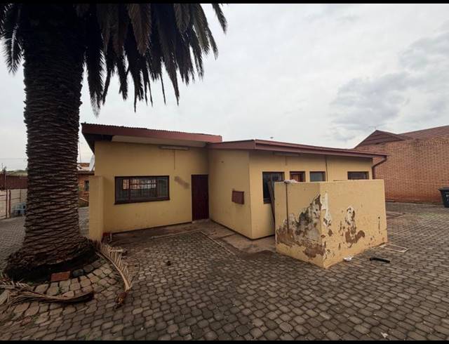 3 BEDROOM PROPERTY TO RENT IN LAUDIUM